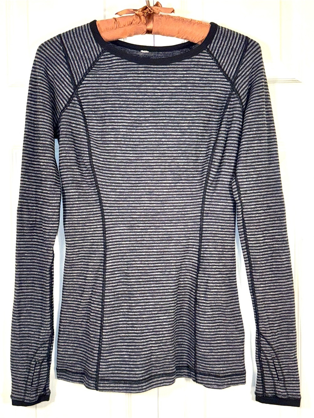 Lululemon soft Rulu Long Sleeve Running Top Black Gray Stripe Thumbholes Size 4